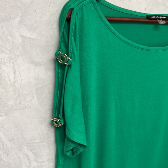 NWOT Cable & Gauge Green Cold Shoulder Top, Size M - Picture 2 of 6